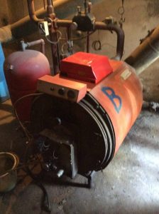 Vecchia caldaia a gasolio